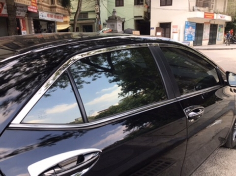 Nẹp Chân Kính Xe Ô Tô