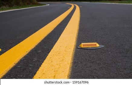 Tìm hiểu về vạch kẻ đường giao thông và cách tránh lỗi đè vạch