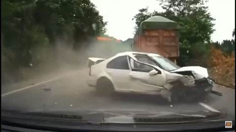 Tai nạn giao thông ngày 21-8-2022: Tai nạn kinh hoàng