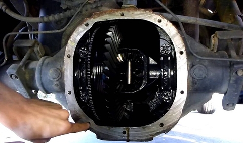 Thay dầu cầu, bảo dưỡng cầu xe ô tô