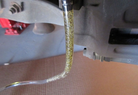 Hiện tượng xe ô tô bị "e" dầu tìm hiểu nguyên nhân, tác hại và cách sửa chữa