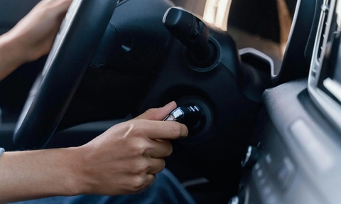 Xe ô tô không đề nổ được do ắc quy yếu hay máy phát hỏng