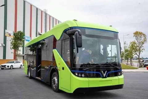 Xe Bus Vinfast của Ông Phạm Nhật Vượng " Đối thủ đáng gườm "