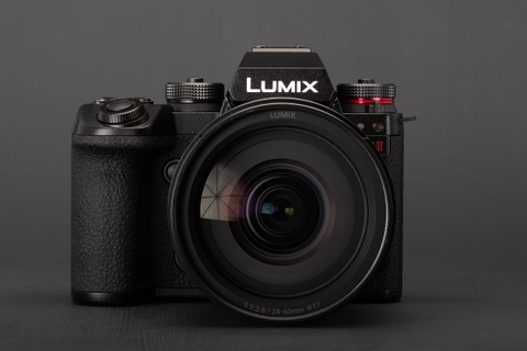 Panasonic Lumix S1 II/S1 IIE: High-end hybrid, chụp liên tiếp 70 FPS, quay open gate vẫn là lợi thế