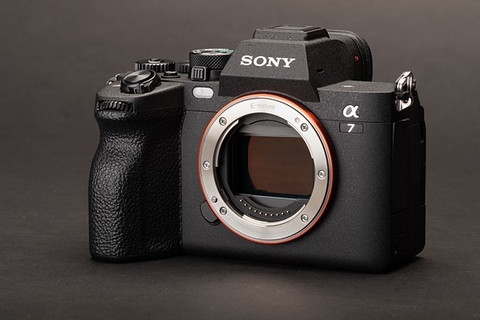 Sony Alpha ILCE-7M4/ A7M4 KIT 28-70mm - Mới 100%