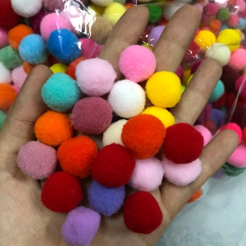 Pom pom 2cm 18k/50c màu ngẫu nhiên