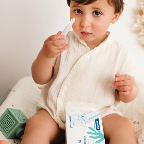 Nước muối sinh lý Biolane vệ sinh mũi, mắt cho bé sơ sinh, trẻ em, người lớn