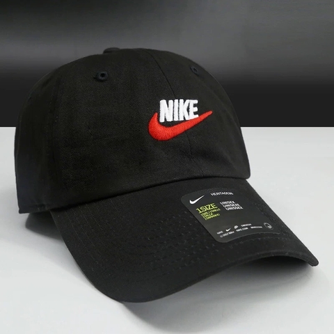 NÓN NIKE BLACK/W/R UNISSEX