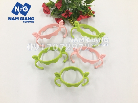 Quai cầm bình sữa comotomo