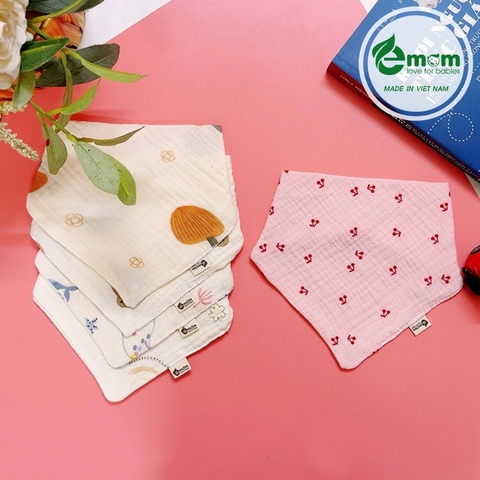 Yếm bấm tam giác muslin EMOM