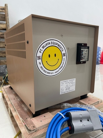 Hướng dẫn sử dụng bộ sạc gắn ngoài và màn hình LCD trên xe nâng Toyota