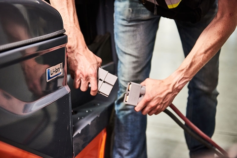 Công nghệ Lithium-Ion: Thế hệ tiếp theo của hiệu quả xe nâng