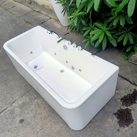 THANH LÝ BỒN TẮM MASSAGE 1700M GIÁ TẬN GỐC