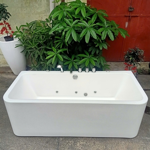 THANH LÝ BỒN TẮM MASSAGE 1700M GIÁ TẬN GỐC