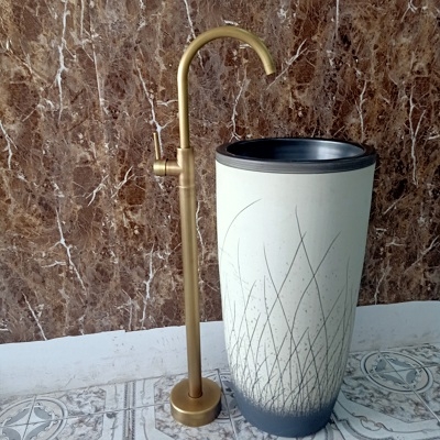 Chậu rửa mặt lavabo chân đứng ban công, ngoài trời