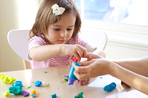 Đồ chơi cho bé gái 3 tuổi và những điều cần biết