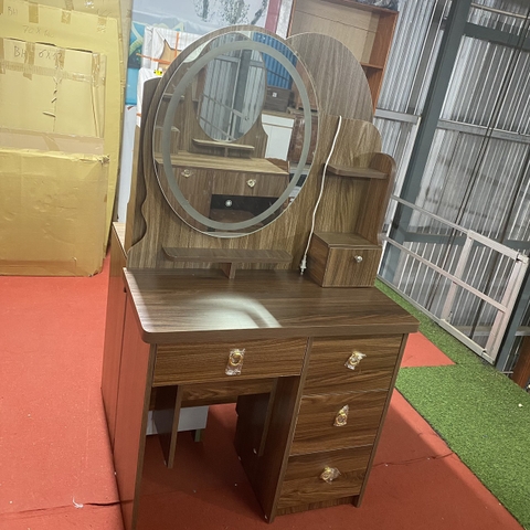 Bàn trang điểm gương đèn led màu óc chó