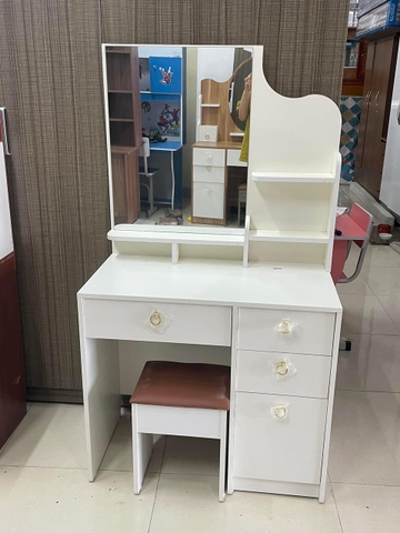 Bàn trang điểm khuy vàng màu trắng 4954