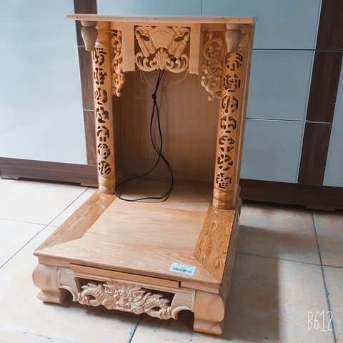 Với kiểu dáng hiện đại và tinh tế, bàn thờ này sẽ trở thành điểm nhấn cho căn phòng thờ của bạn.