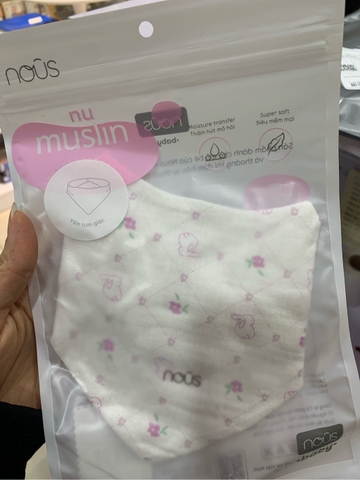 NOUS - Yếm tam giác màu trắng in hoạ tiết - FS - SS25.T10C