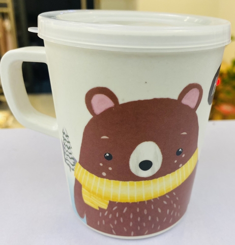 Cốc uống nước có tay cầm chất liệu sợi tre Bamboo an toàn D7064-G- họa tiết gấu nâu quàng khăn