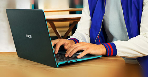 [Chia sẻ] - Công nghệ bản lề ErgoLift trên laptop ASUS
