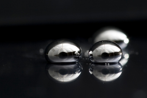 Liquid Metal là gì ? Đặc tính của keo Liquid Metal