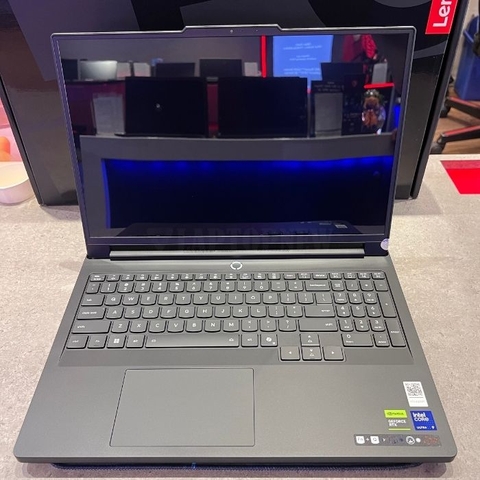 Laptop Lenovo Legion Pro 7 U93220G59 | CPU Ultra 9-275HX | RAM 32GB DDR5 | SSD 2TB PCIe | VGA RTX 5090 24GB | 16.0 QHD 2K5 OLED, 100% DCI-P3 & 240Hz | Win11