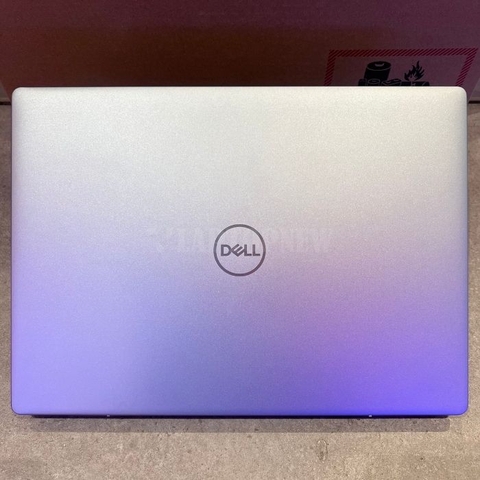 Dell Inspiron 7440 - Mặt sau