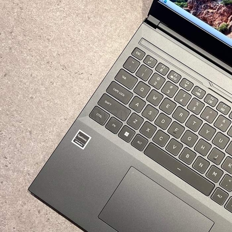 Acer Shadow 16 - Bàn phím trái