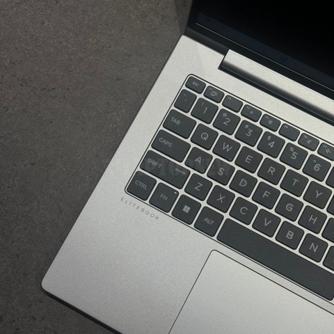 HP Elitebook 640 G11 - Bàn phím trái