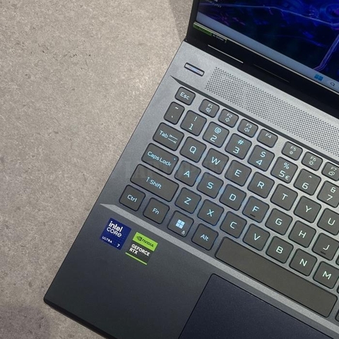 Acer Predator Helios Neo 14 - Bàn phím trái