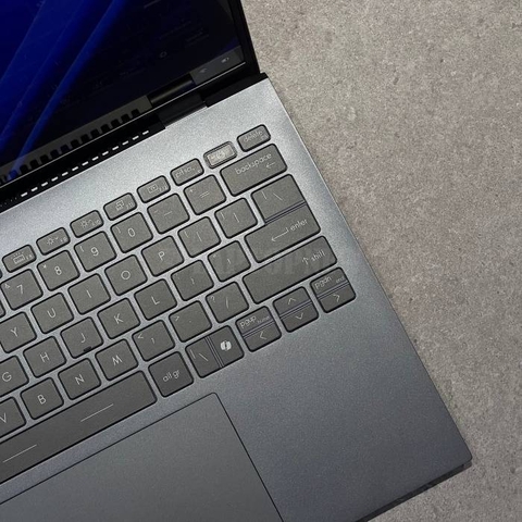 MSI Prestige 13 - Bàn phím phải