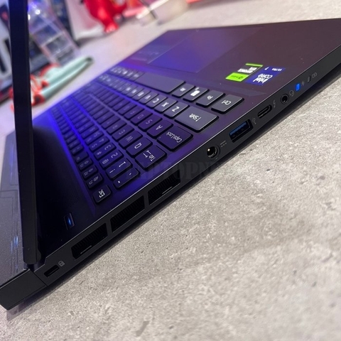 Acer Predator Helios Neo 14 - Cổng kết nối trái