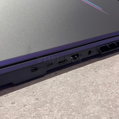 Acer Shadow 16 - Cổng kết nối sau