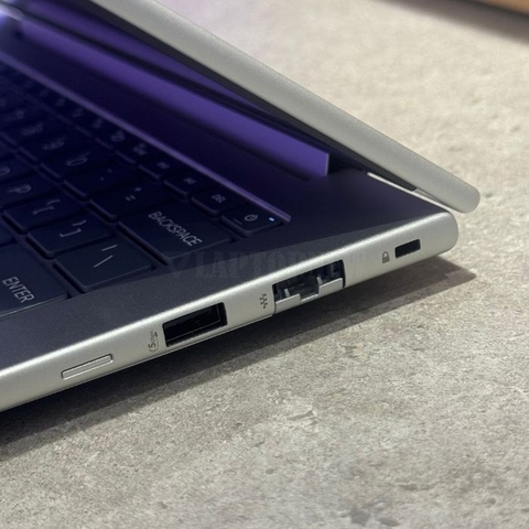 HP Elitebook 640 G11 - Cổng kết nối phải