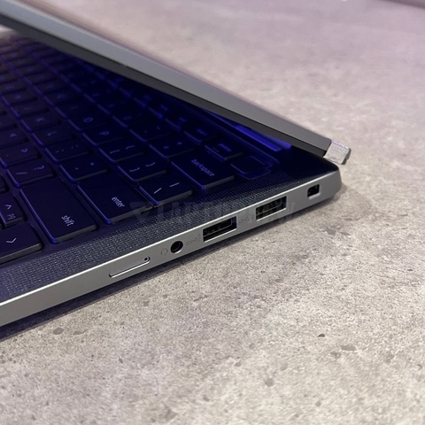 Dell latitude 7450 - Cổng kết nối phải