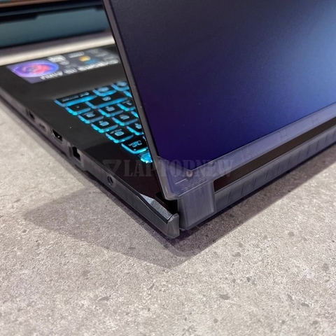 MSI Cyborg 15 - Tản nhiệt phải