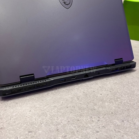 MSI Sword 16 HX - Cổng tản nhiệt sau