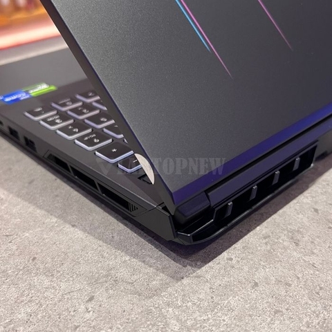 Acer Shadow 16 - Tản nhiệt phải