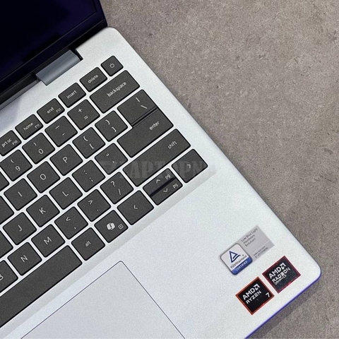 Dell Inspiron 7440 - Bàn phím phải