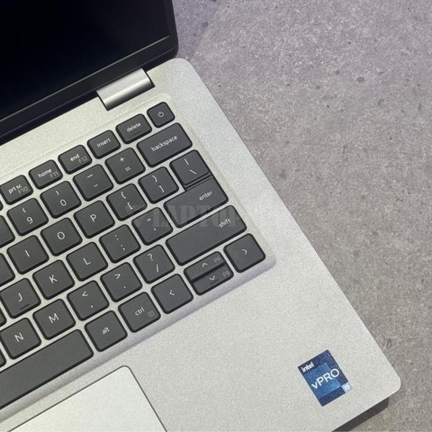 Dell Precision 3470 - Bàn phím phải