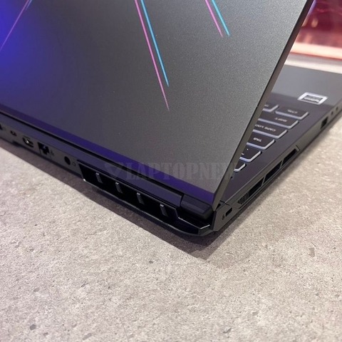 Acer Shadow 16 - Tản nhiệt trái