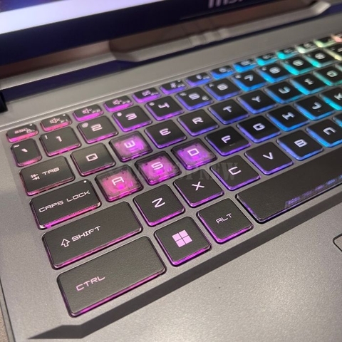 MSI Vector 16 HX AI - Cận bàn phím