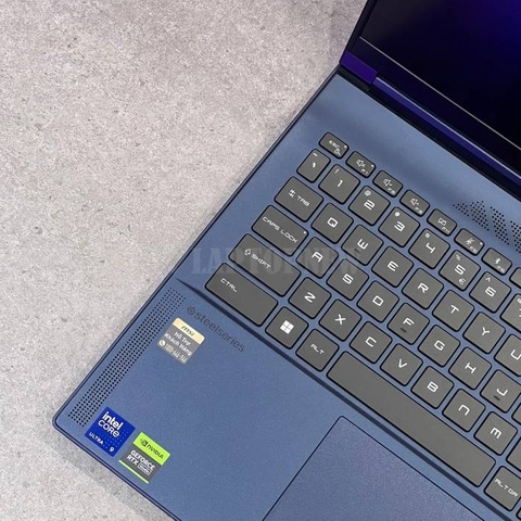 LAPTOP MSI STEALTH 16 AI - Bàn phím trái