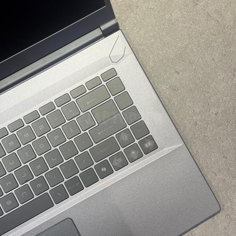 MSI Thin 15 - Bàn phím phải