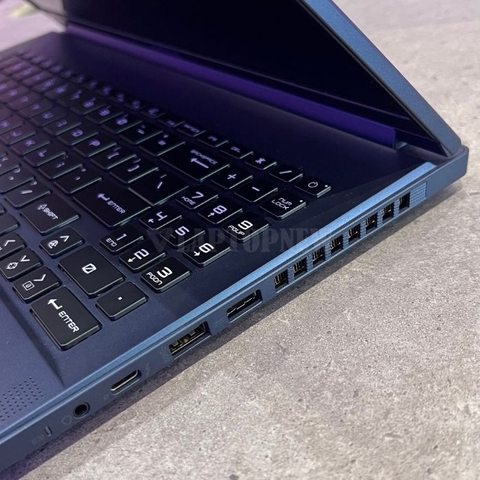 LAPTOP MSI STEALTH 16 AI - Cổng kết nối phải