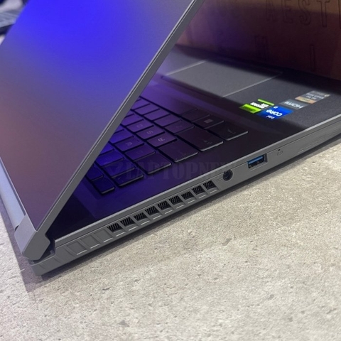 MSI Thin 15 - Cổng kết nối trái