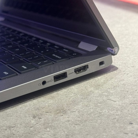 Dell Latitude 5430 - Cổng kết nối phải