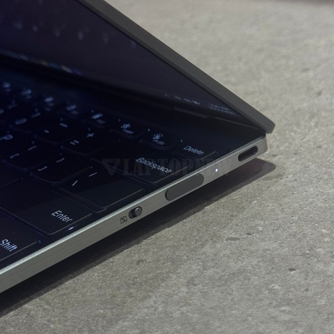 Thinkbook X AI G2 - Cổng kết nối phải